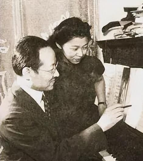 民国总统黎元洪，他在睡梦中发现有点不对劲，他的裤子好像湿了，他赶快坐起来，掀开被