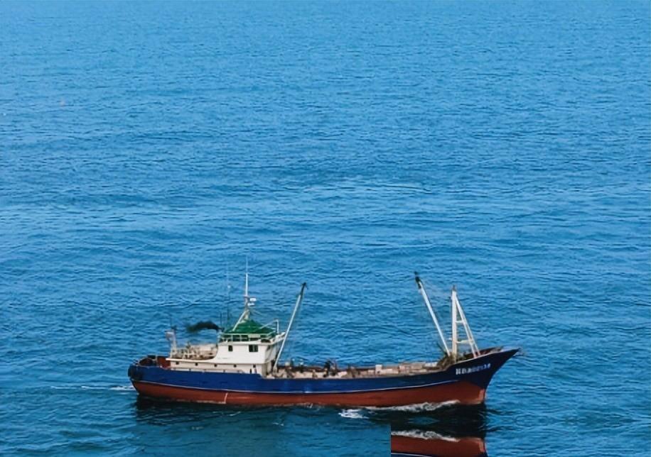 浙江十九人驾三无船盗采红珊瑚，涉案金额超两千五百万，全员获刑
 
一艘没有任何合