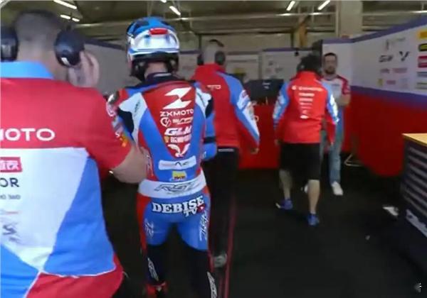 张雪机车德比斯退赛2026WSBk匈牙利站，张雪机车车手德比斯首回合上演逆转绝杀