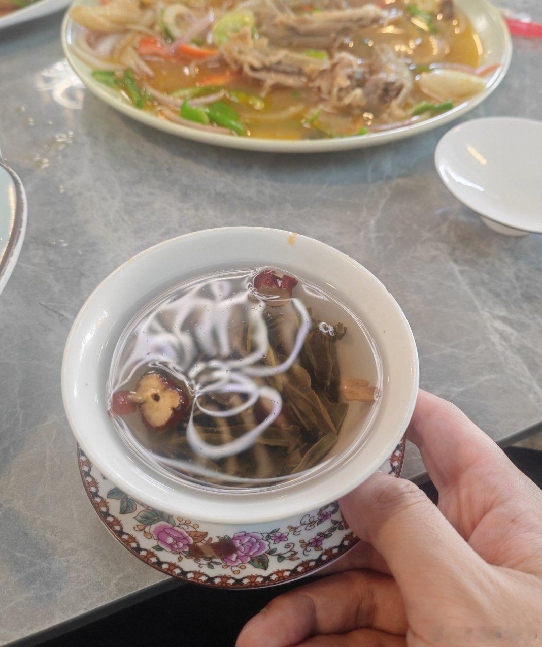 饭后一杯八宝茶，美哉美哉～股市的事情明天再说吧