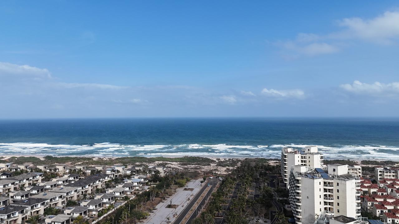 蓝天白云大海沙滩