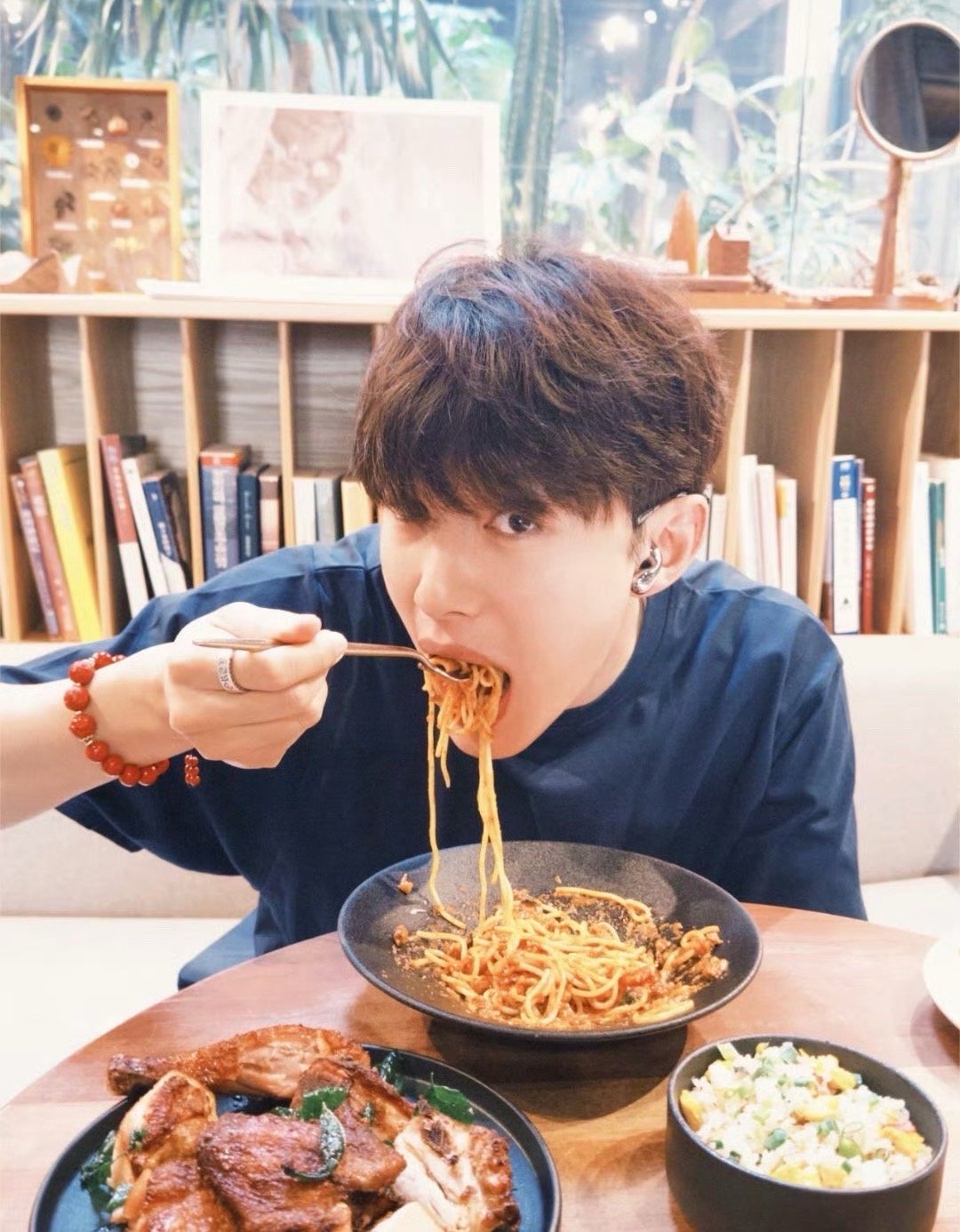 代旭私下这么潮天呐‼️这居然是代旭，剧里剧外完全两个人啊 