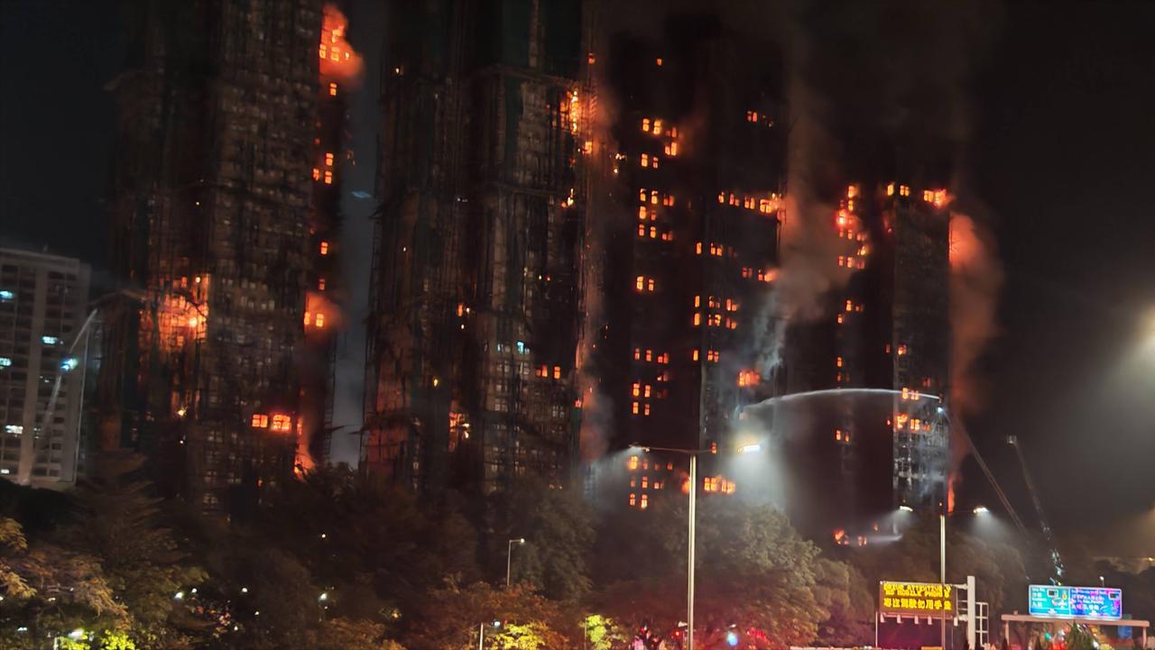 快讯！快讯！

香港大埔火灾已导致146人遇难，仍有100人失联

香港政府举行