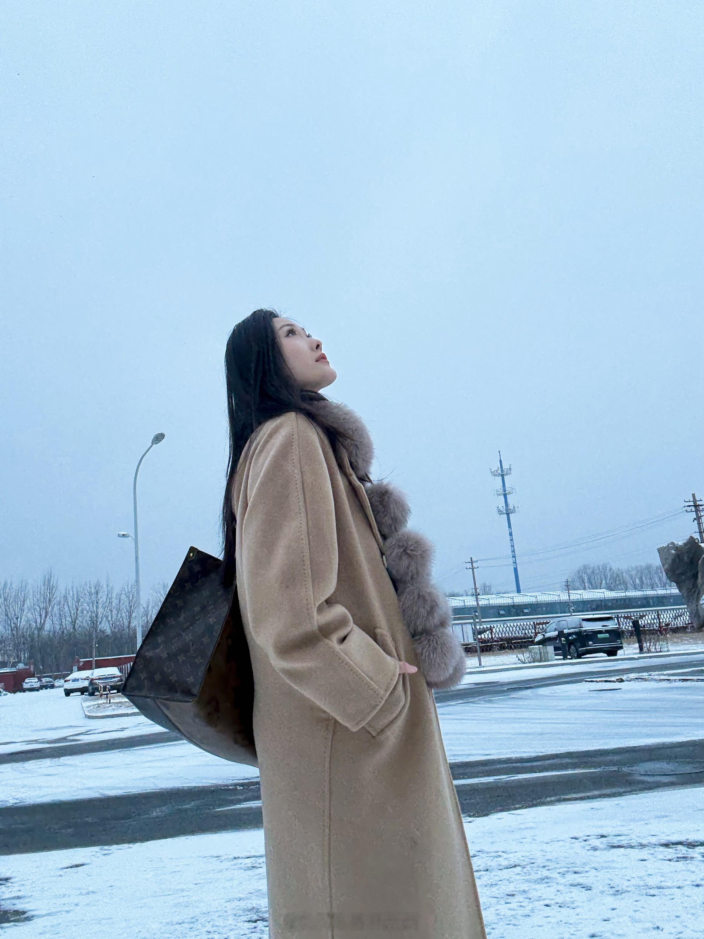 北京暴雪今天的雪超大！大家路上一定要注意安全。我的小米YU7标准版后驱确实有点儿