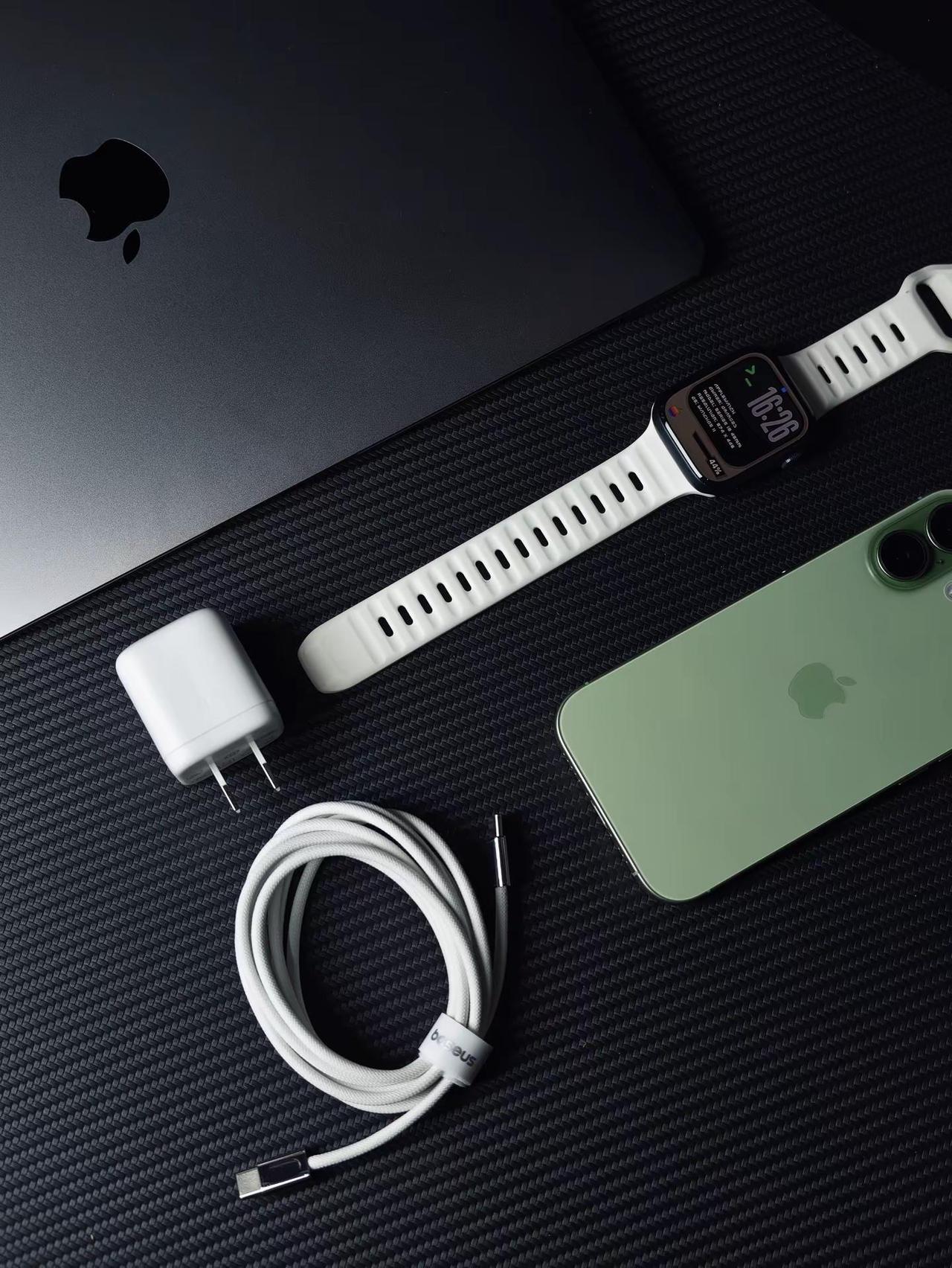 🍎苹果党闭眼入｜这套快充真的太舒服了。又给iPhone 17配了充电搭子倍思4