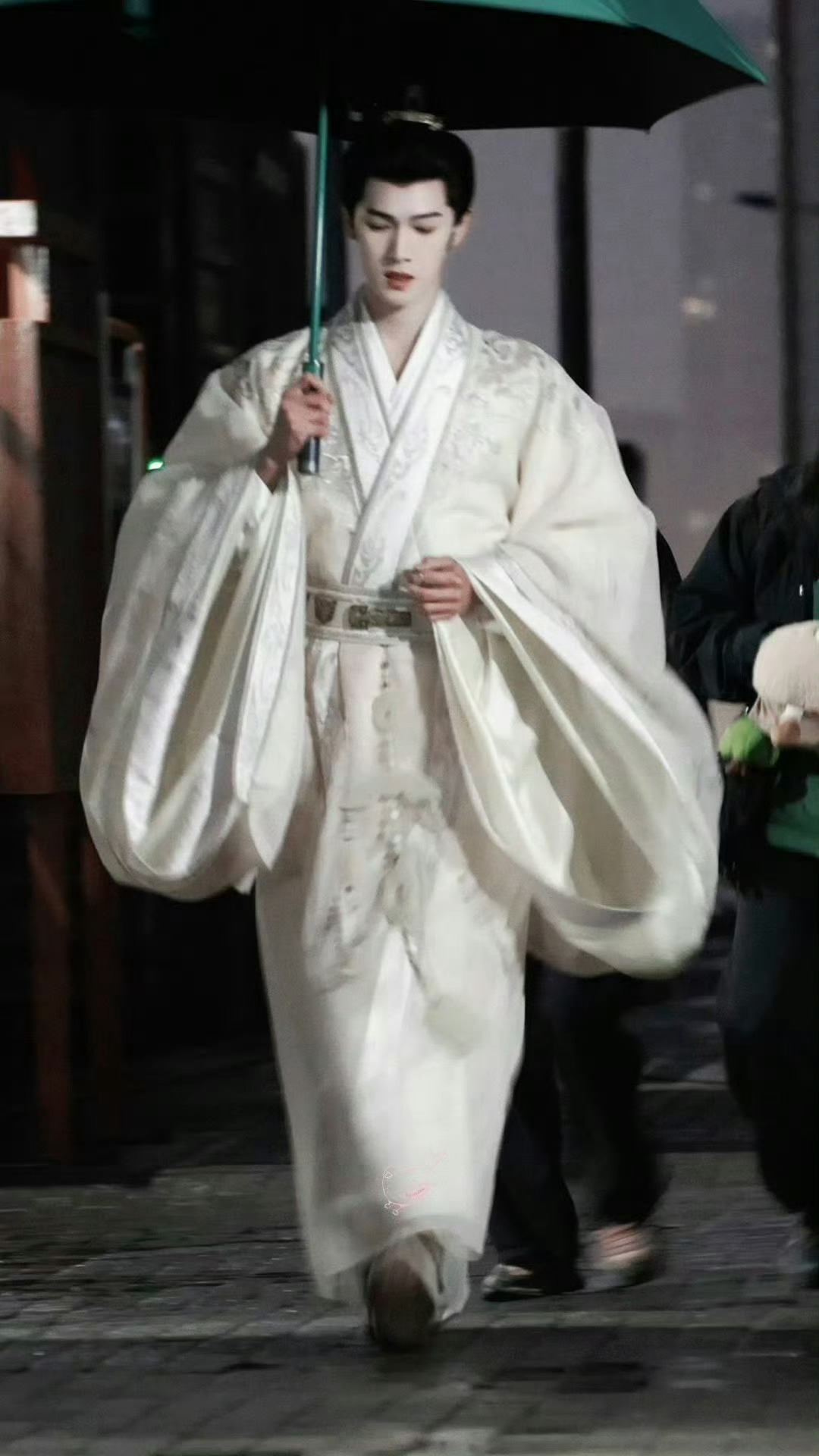 人真的会反复爱上李昀锐