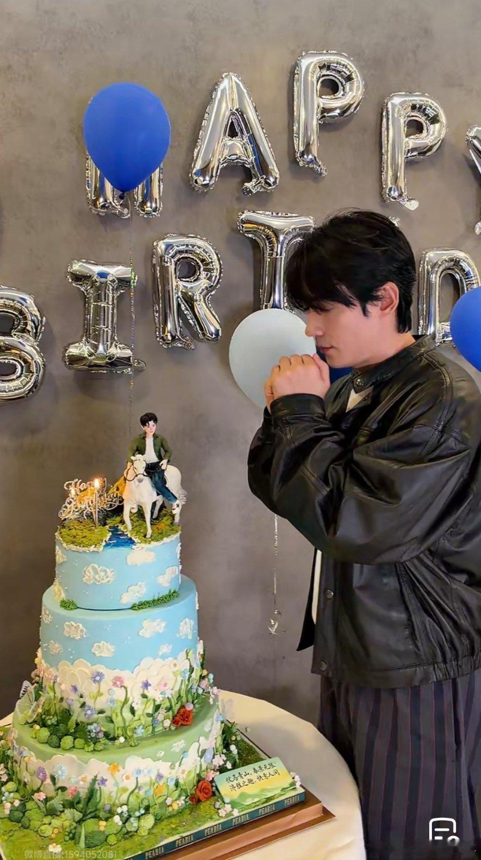 朱一龙说腹肌没了朱一龙透露今年工作计划 朱一龙直播也太圈粉了，身材小事、角色大事