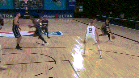 富尔茨这个帅气的过人，发生在7年前。脚踝终结者训练营