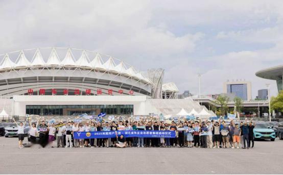 百万新程，与千万用户并肩赴新
东风汽车冲刺年度新能源100万辆的目标，从来不是孤