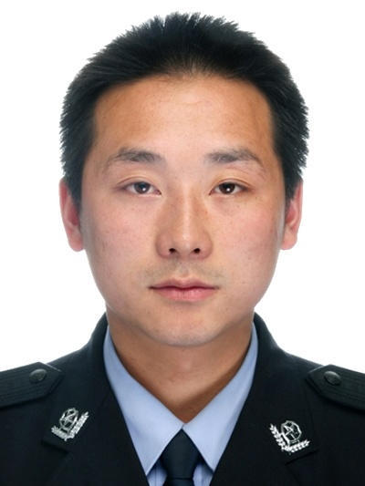 【痛失战友！#四川屏山县公安局副局长李虎因公殉职#：案件侦办过程中坠江，遗体在下