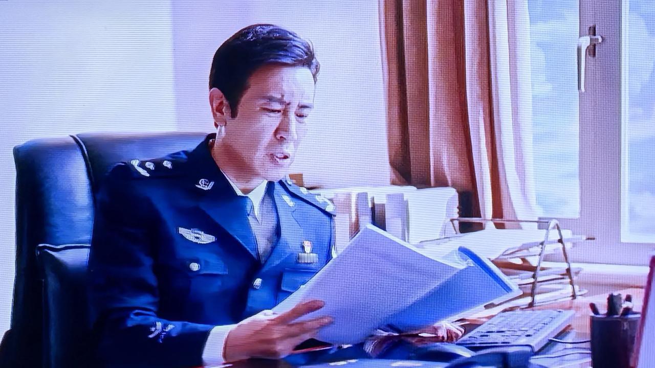 其实，一路“三脚跳”顺风飙升，运气源于机遇和智慧。没有真才实学，没有两把刷子，光