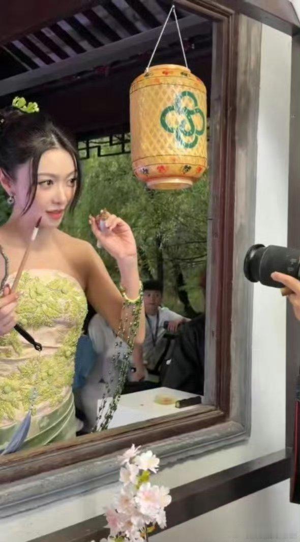 端午苏州偶遇薛凯琪 姑苏端午限定惊喜，在苏州河撞见唱《苏州河》的薛凯琪，旗袍配水