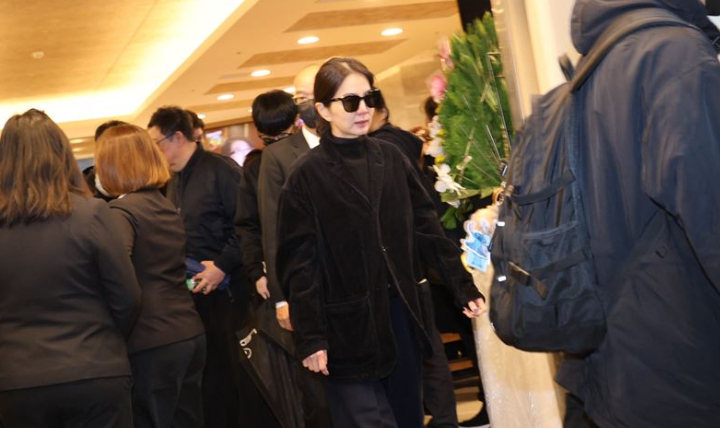 ella在袁惟仁告别式痛哭 永远怀念！ 