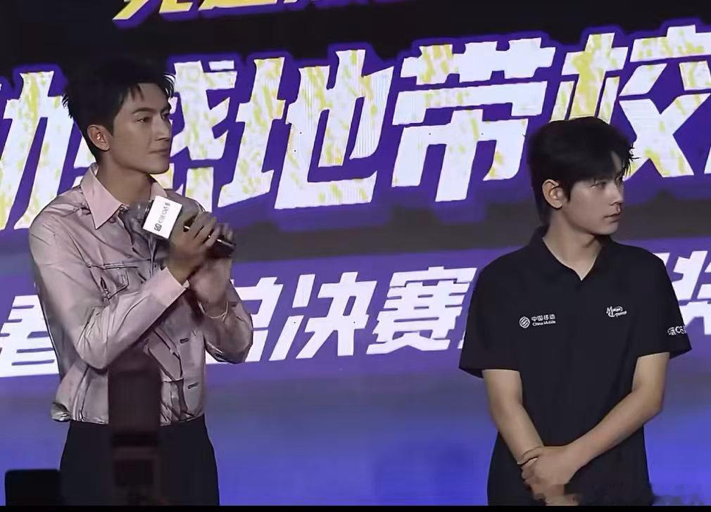 林更新无畏同框次元壁破裂了！林更新沉迷游戏大家都有目共睹，这次直接和顶尖职业选手