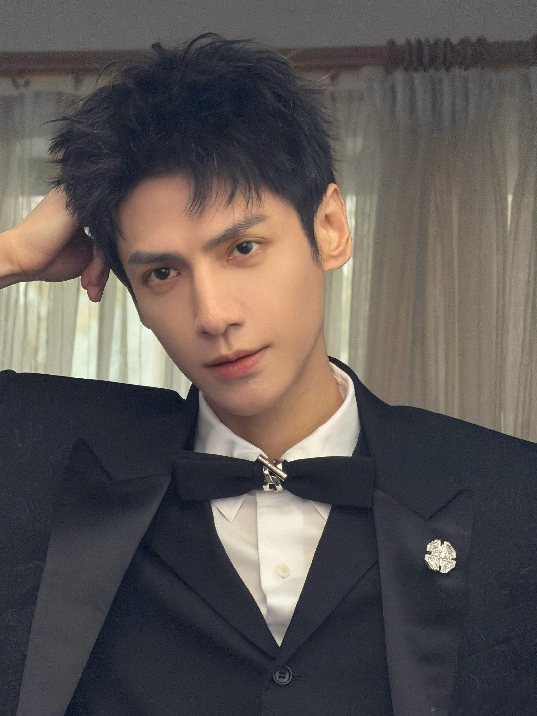 罗云熙再次相聚视界大会罗云熙第二套罗云熙视界大会造型好绝微博视界大会内场 ​​​