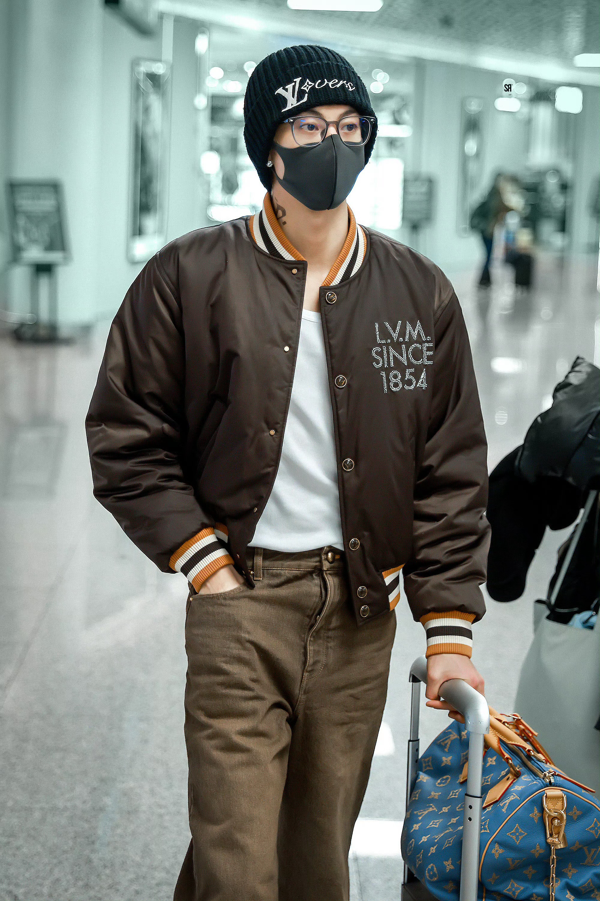 王鹤棣｜ 巴黎男装周刚刚结束澳门演唱会，王鹤棣便火速启程飞往巴黎，将以品牌代言人