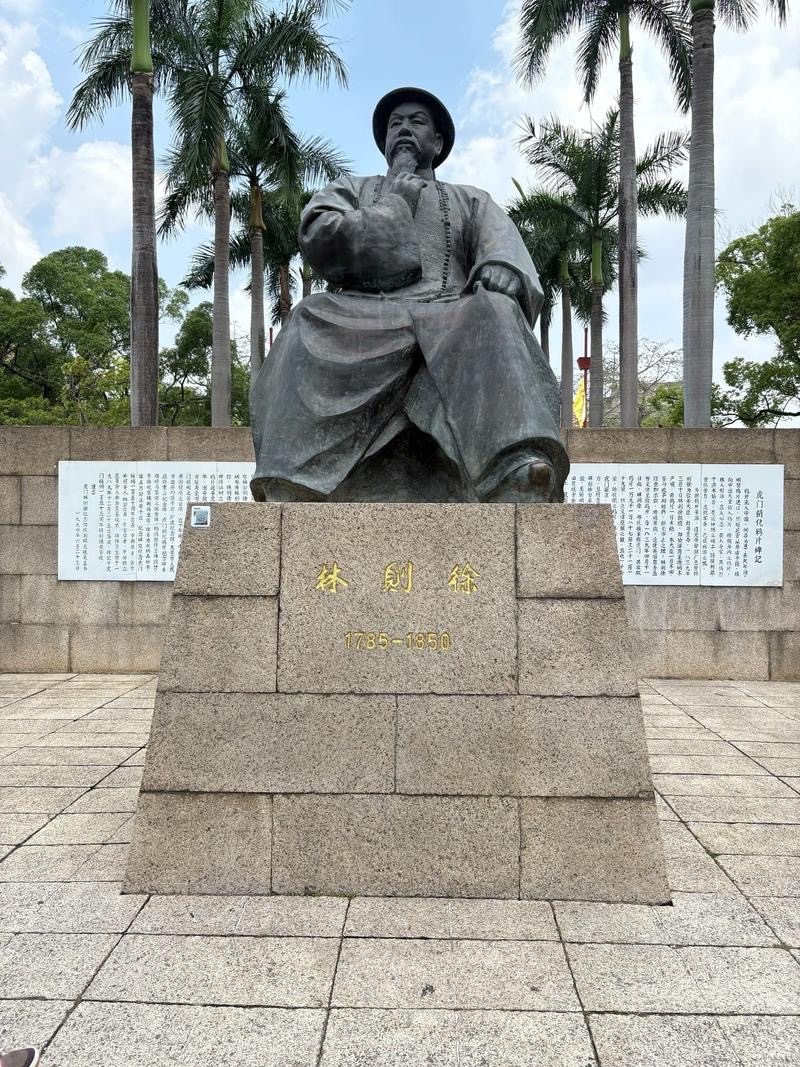 桃李诗社  七律·虎门销烟壮歌毒雾横空锁九州，苍生膏血付东流。银涛卷恨埋烟土，赤