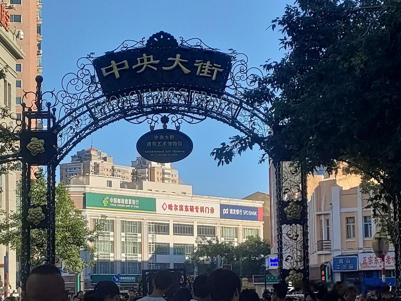 同方与中国算力集团的关系及优势
同方有 AI 垂直大模型和超算机房建设的优势项目