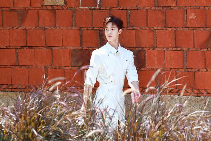 李昀锐生图好优越 李昀锐帅得这个板板正正 李昀锐帅得这个板板正正，李昀锐生图好优