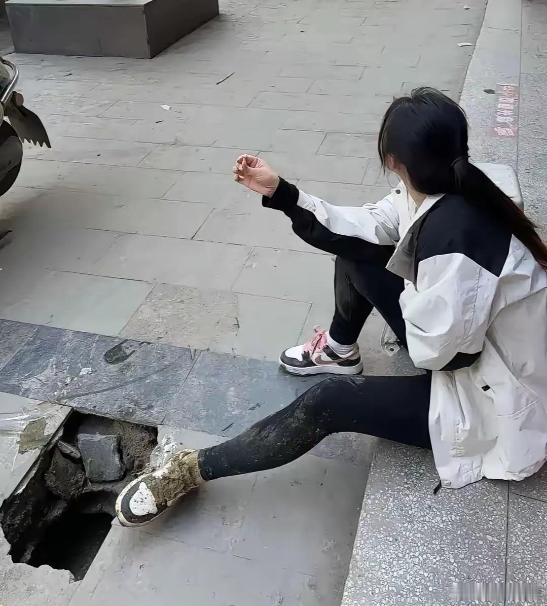 这种情况，找谁索赔？[汗][黑线] ​​​