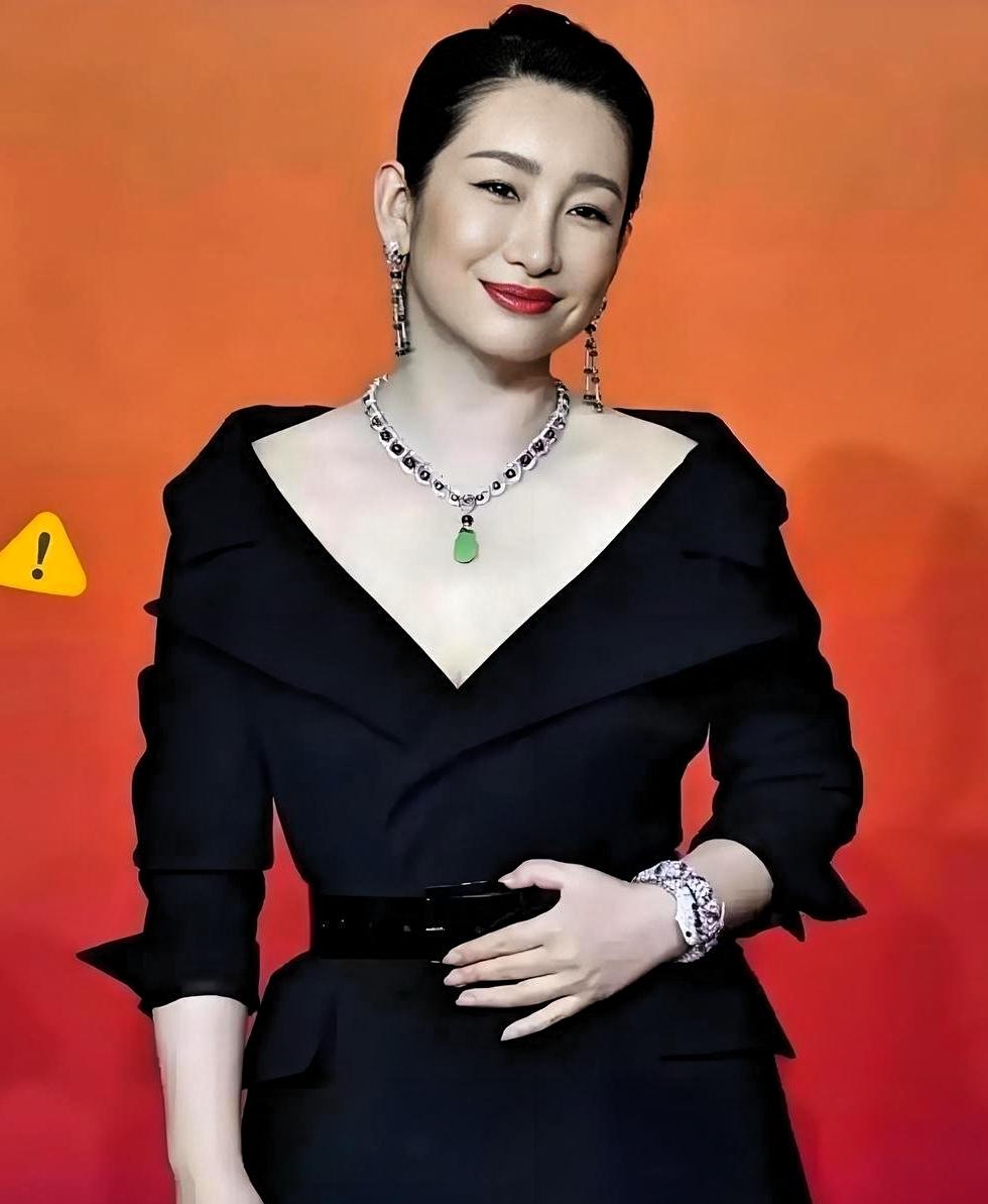 每月转五位数，坚持11年，秦海璐的孝顺藏在分寸里

很多人以为孝顺就是多给钱、多