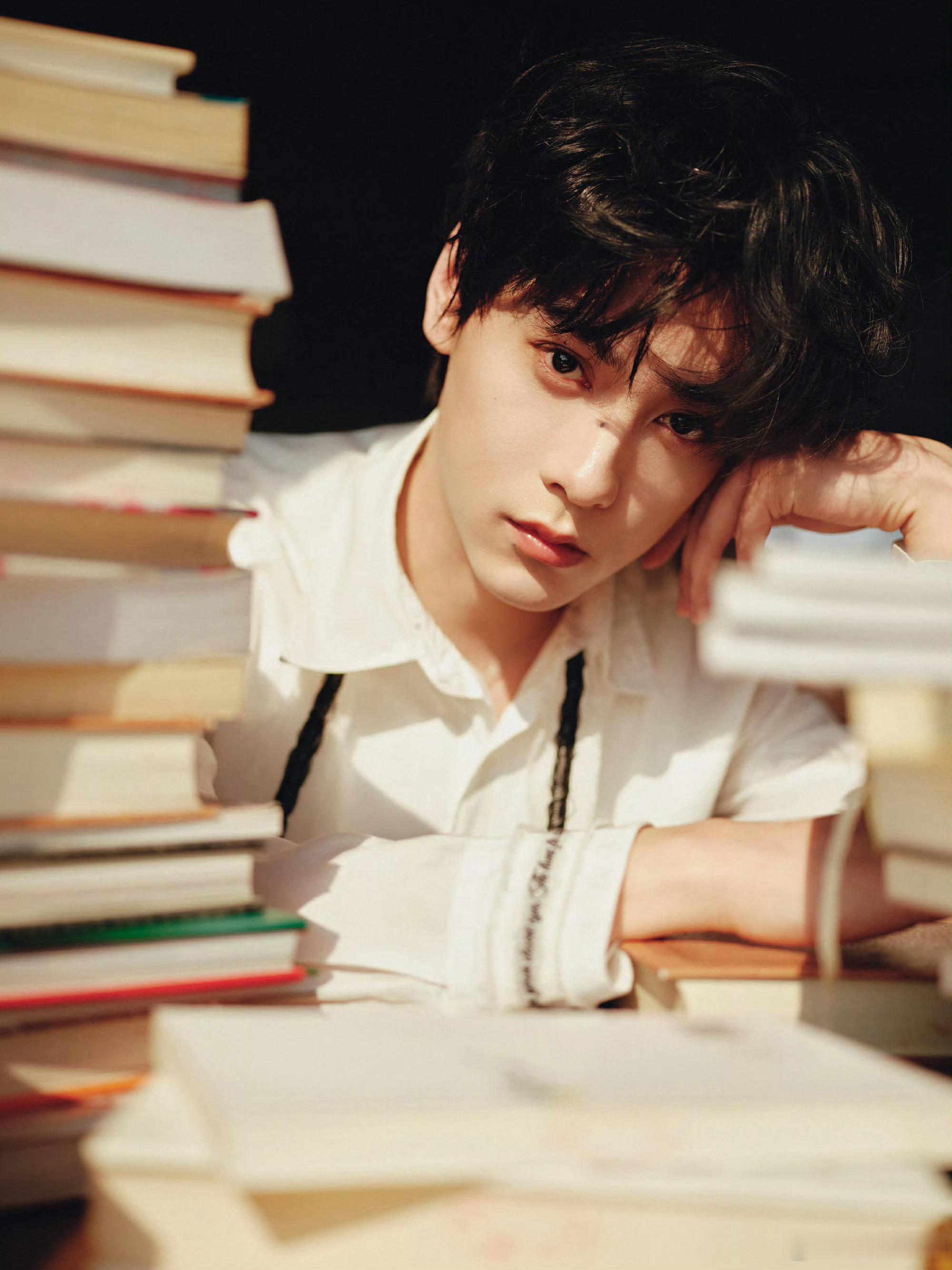 田栩宁 txn向全世界安利田栩宁 "我知盛夏无可替代少年，也知星光穿透不过夜，所