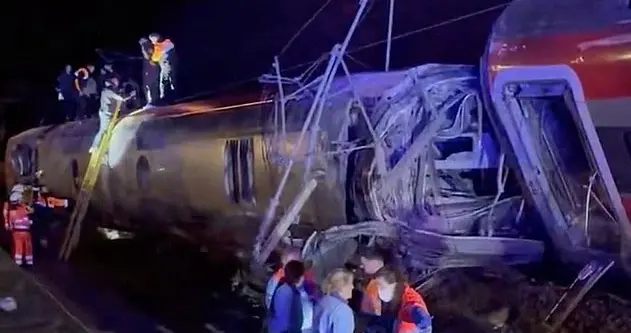 西班牙高铁脱轨事故已致21人死亡