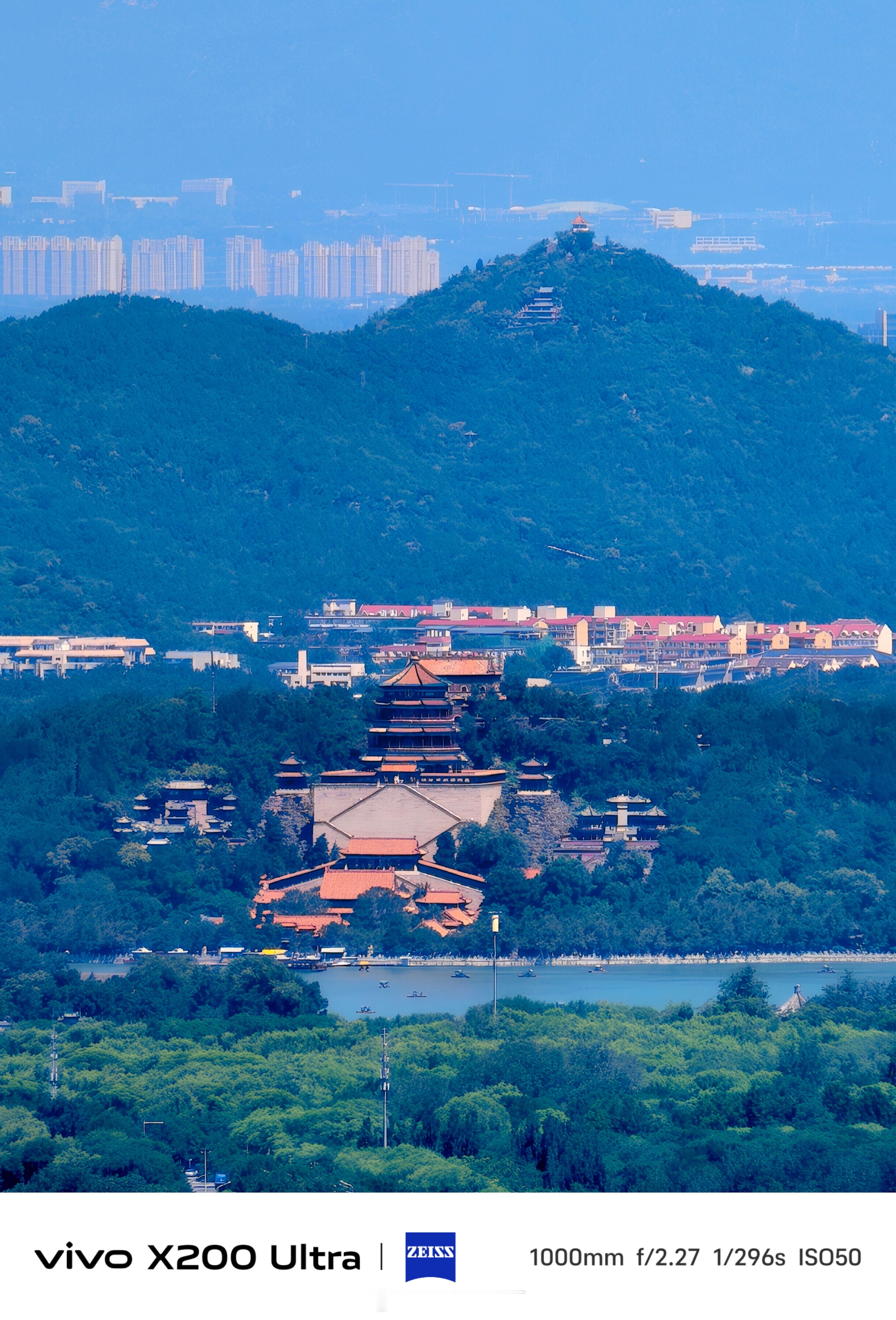 《蓝天下的北京》在暑伏到来之前，非常难得，7月17日北京再迎蓝天白云。登上北京城