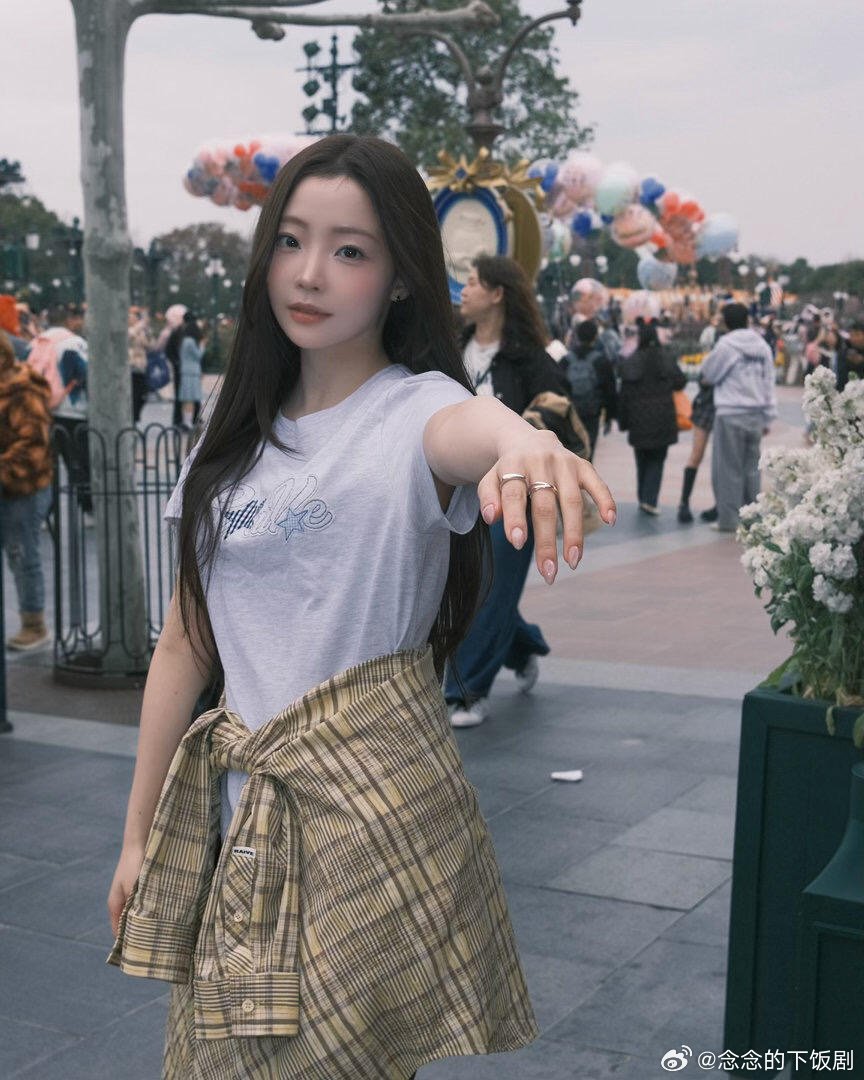 换乘恋爱敏京的上海日常😍好幸福的小女孩好喜欢敏京的旅行照自由享受 可爱轻松公主