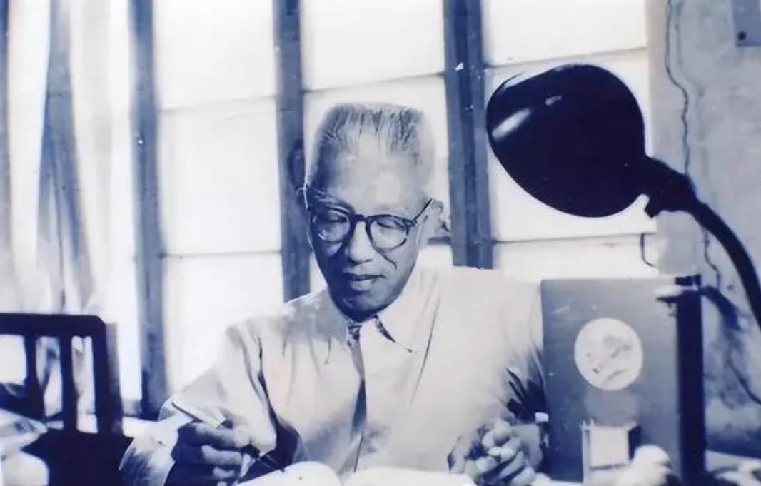 秦伯未是一位学者、医生和教育家。1960年，他曾到苏联给列宁的孙女会诊。成功回国