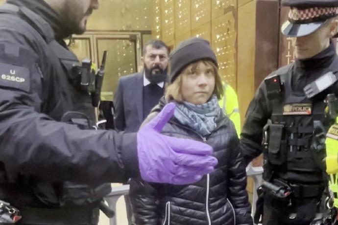 瑞典“环保少女”在伦敦被捕。瑞典“环保少女”格蕾塔·通贝里当天因参加支持巴勒斯坦