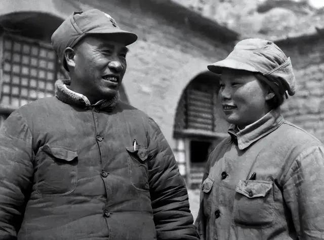 1983年9月，康克清走上汽车。途中，她主动开口对司机说：“刘师傅，我孙子犯罪了