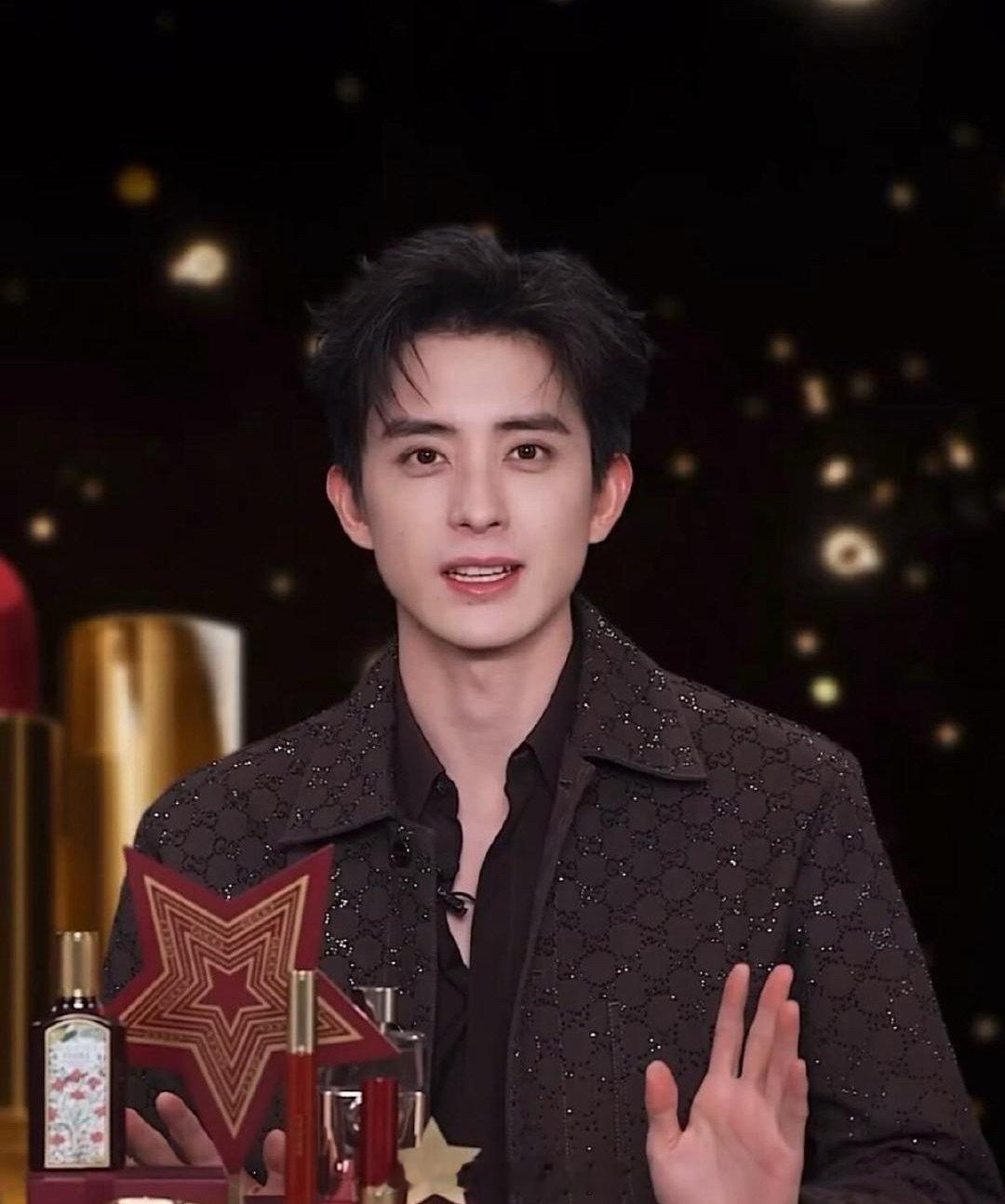 黄俊捷、敖瑞鹏今日份直播截图，来看看各自的状态