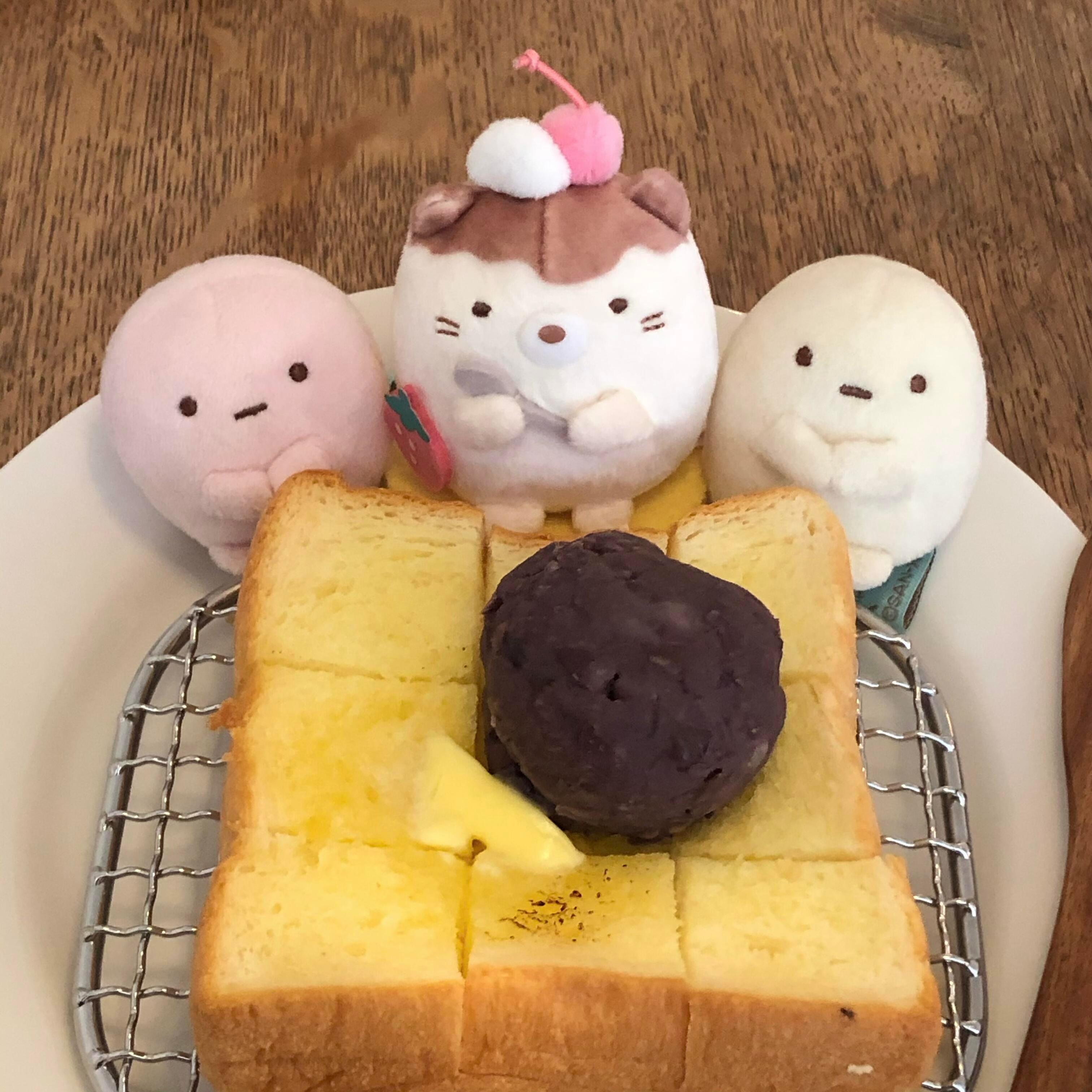 角落生物 • - • 