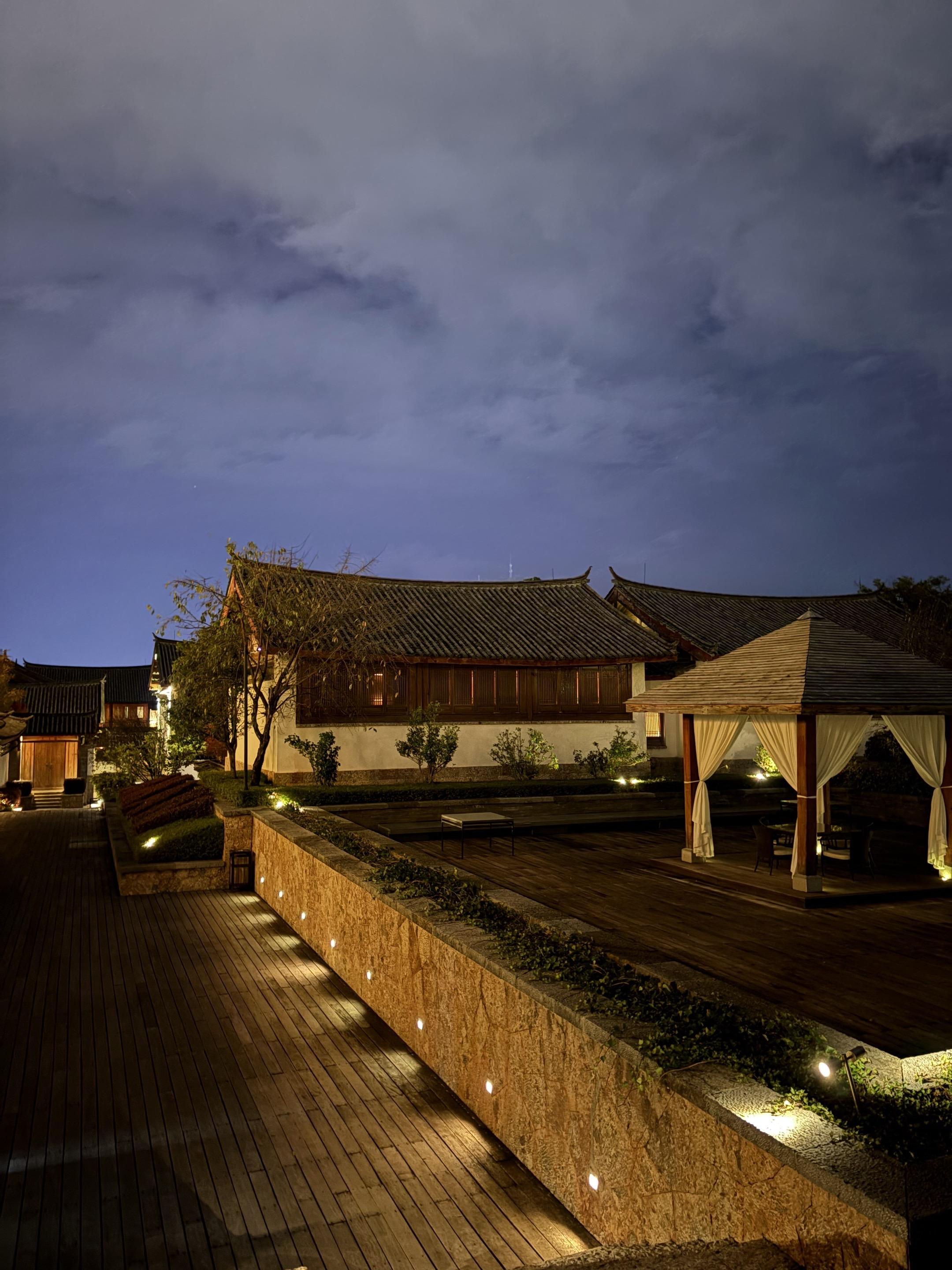 小行迹和丽江别太配