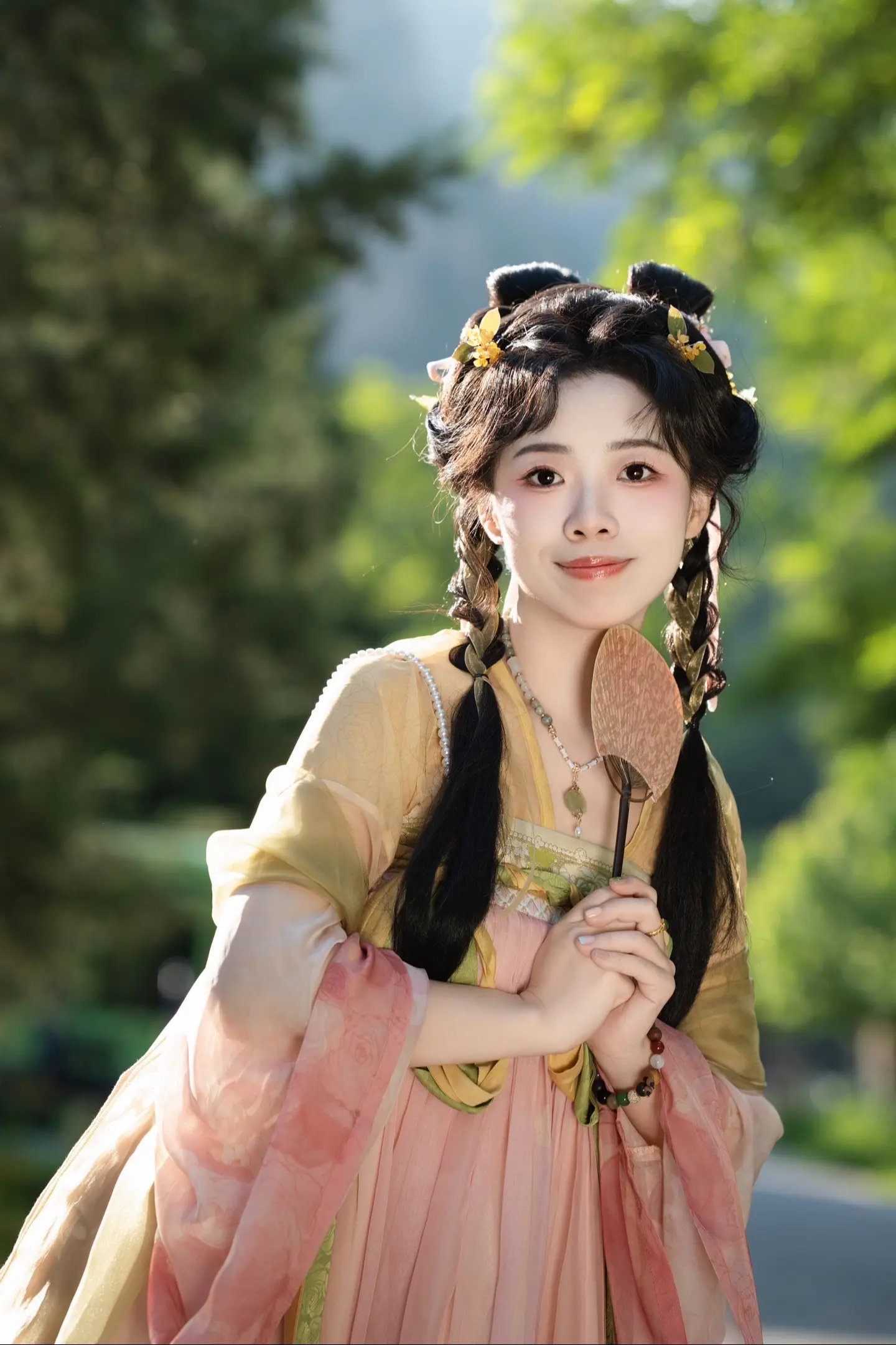 夏天不去山里度假吗。