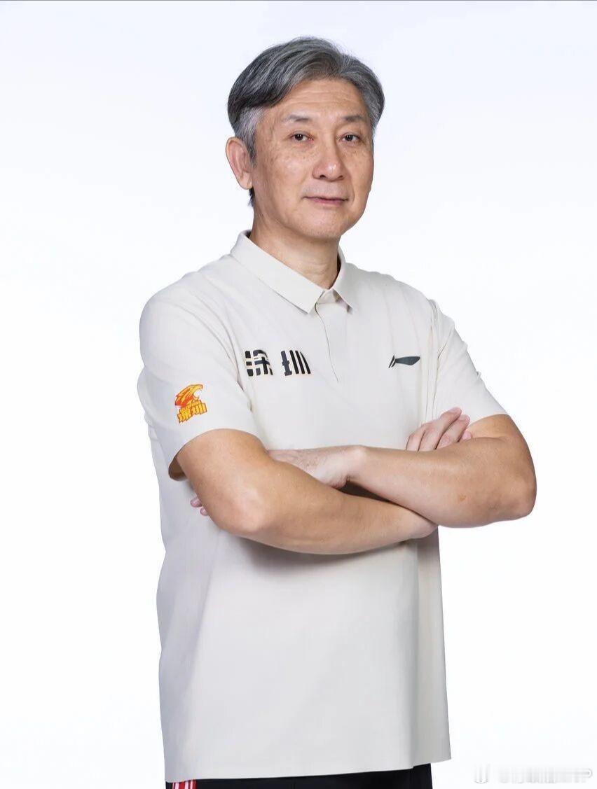 郑永刚指导又双叒出任深圳男篮主帅深圳男篮今日官宣：原主教练迈克尔-凯利转任助理教