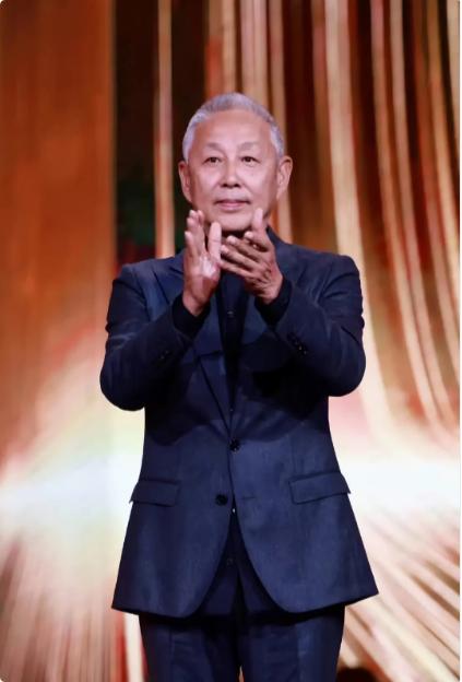 陈道明一句话点醒无数人：
“退休之后，
只要你不出门，
不跟他人交往，
你就花不