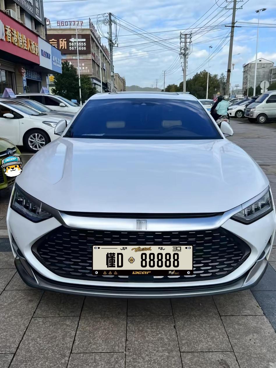 预算卡在13万块钱，想选一台兼顾家用出行的二手轿车，不少人会纠结二手汉DM和二手