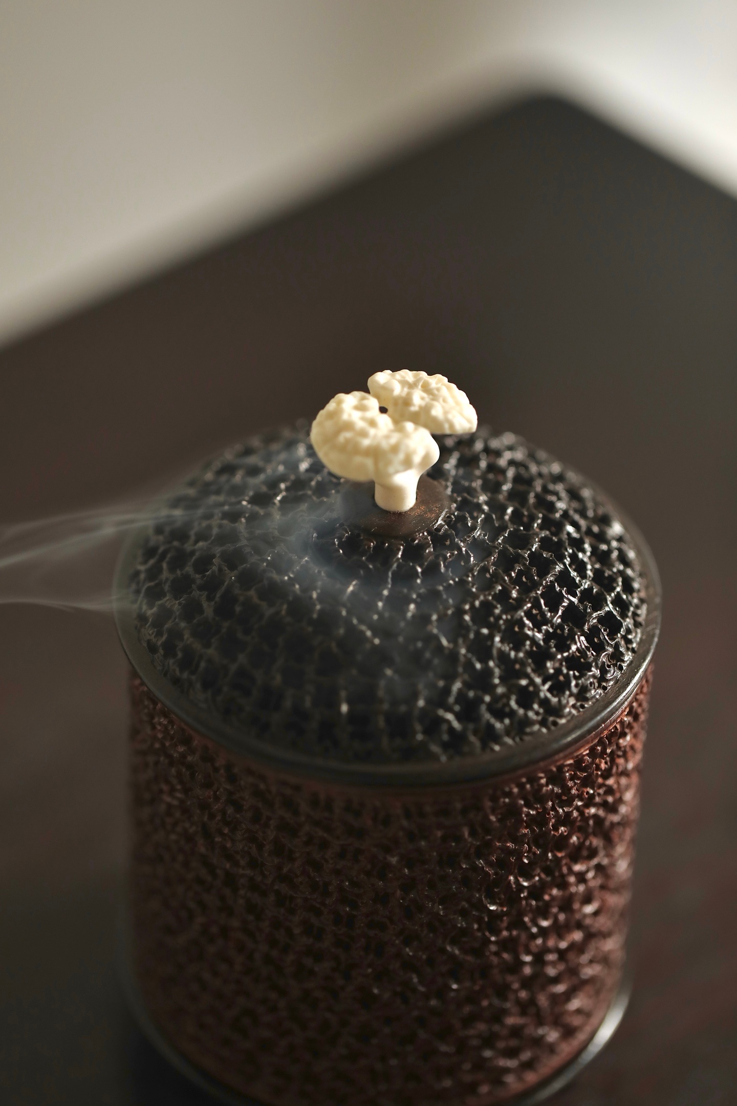 小叶紫檀 | 镂空盘根 香炉盘根镂透空灵  炉型别致  制作工艺繁复 全器雕刻线