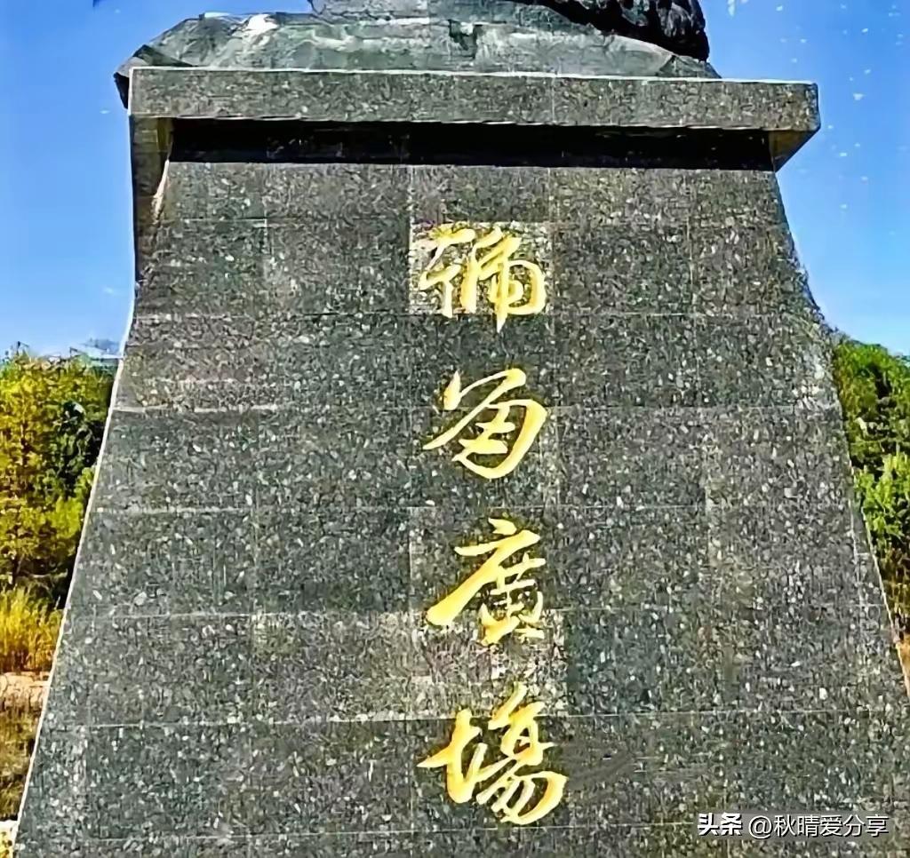 这四个字刚劲有力，一看就是有深厚功底的书法家所书写，只是能全部认出的人不多。各位