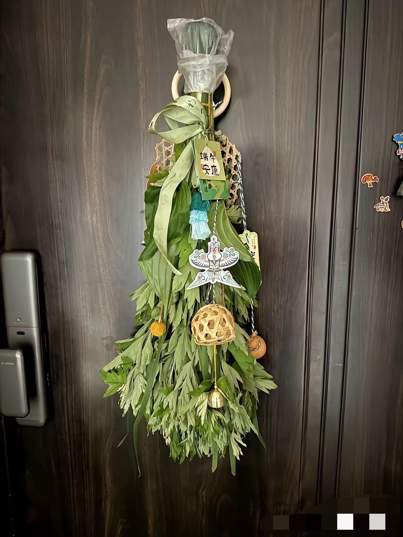不知道大家发现没有，
今年的端午节有个很反常的现象，
越来越多的人，特别是年轻人