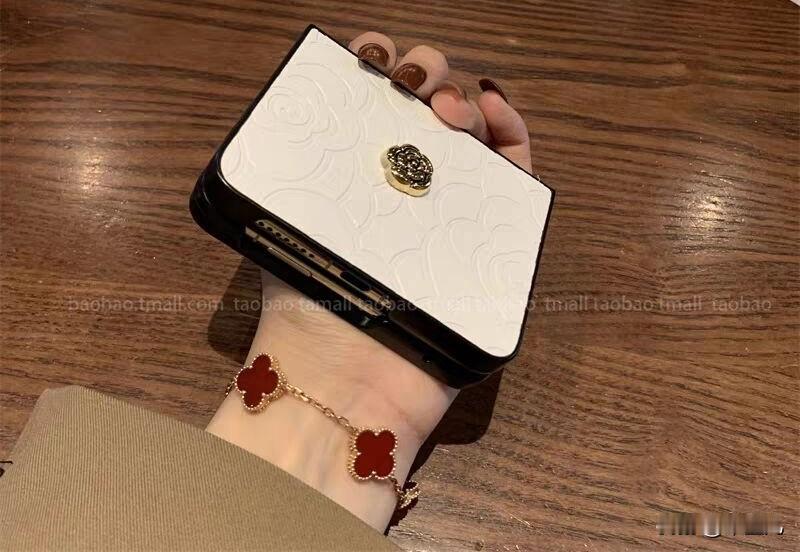 一位高人说：
你的出身表面上看，
是由你的父母决定，
其实是命运。
你的死亡表面