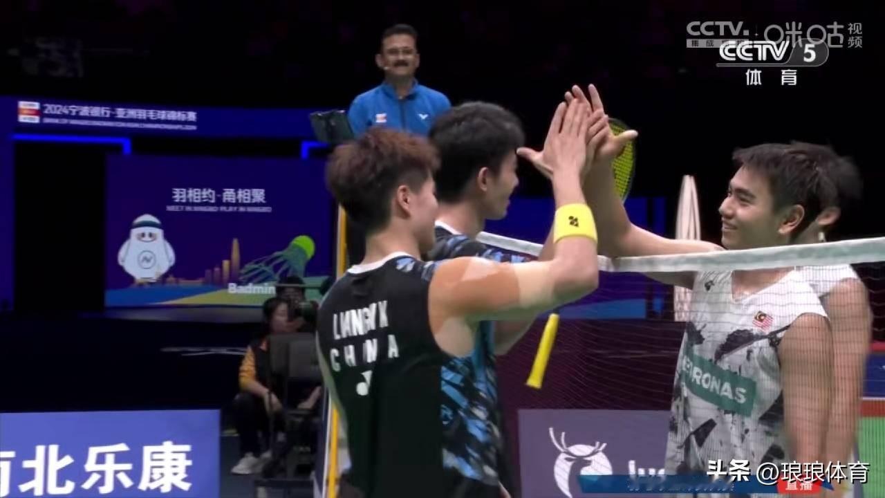 羽毛球亚锦赛
梁王组合2：1战胜马来西亚组合吴世飞/伊祖丁，获得冠军。
三局的比