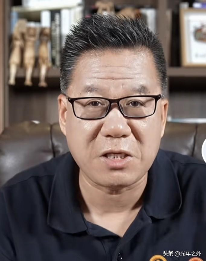 马光远犀利发问：发丝级越位都要吹，VAR正在掏空足球的灵魂
 
如今看世界杯，球