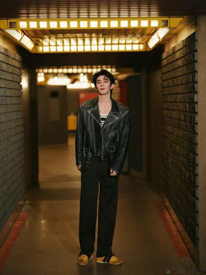 夏之光脸和身材各长各的 夏之光的脸软乎乎很干净，身材却利落有型，二者碰撞出奇妙火