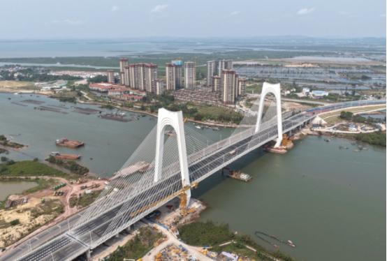 越南想脱钩？广西直接用一条运河回应。9月16日，平陆运河建成通航，挖穿出海口，改