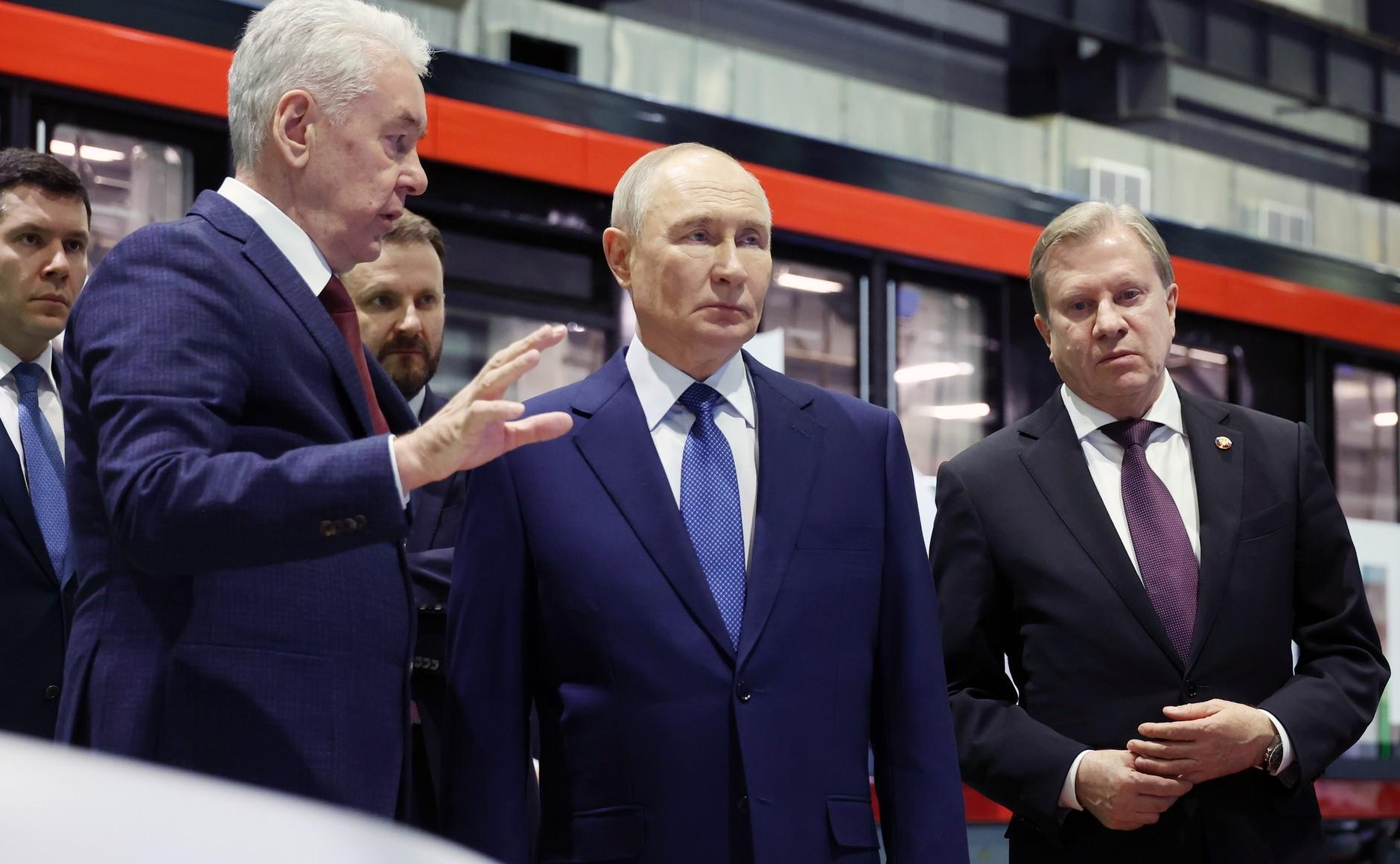 瓦洛佳小朋友  关于发展自主系统问题的会议总统主持召开了关于发展自主系统问题的会