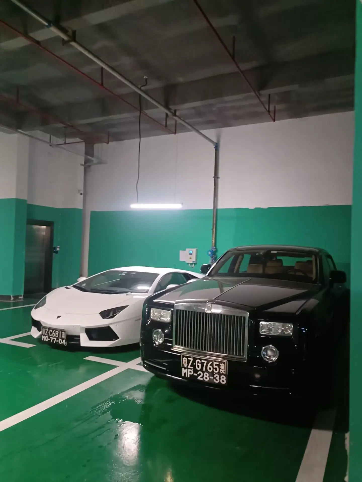 为什么大家好难见过超跑 多数在豪宅车库