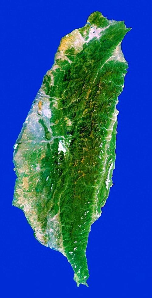 台湾那趟旅行，有几件事至今仍历历在目。
记得当时我们入住的民宿，老板是位五十多岁